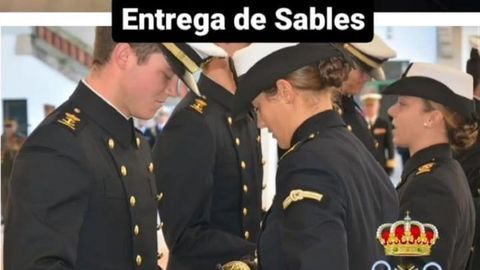Imagen de la ceremonia de entrega de sables en la academia