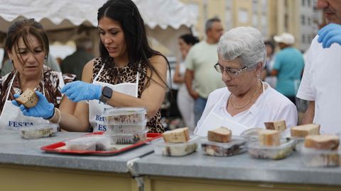 Celebraci�n de la Festa do Becerro ao Espeto por el San Xo�n en A Piringalla.