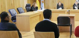 Los dos acusados en el banquillo de la Audiencia Provincial, durante el juicio de ayer. 