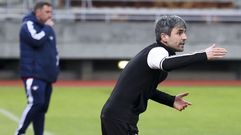 En ausencia de Secho, sancionado, dirigi� al Compos desde la banda su ayudante, Vecho