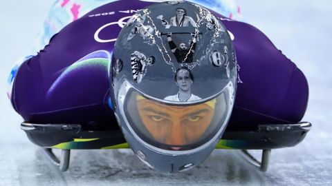 El deportivista ucraniano de skeleton, Vladislav Heraskevych, con el casco con el que quer&iacute;a rendir un homenaje a los 24 compa&ntilde;eros muertos en su pa&iacute;s durante la invasi&oacute;n de Rusia en su pa&iacute;s.
