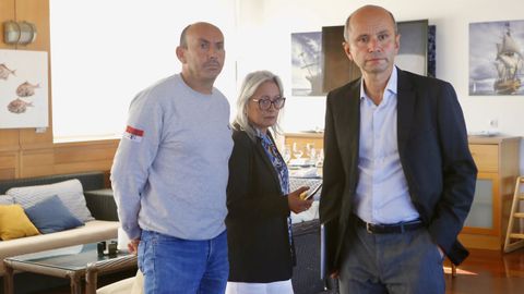 Los ediles del PBBI Fernando Abraldes, Herminia Pouso y Vicente Mariño, el día que anunciaron la moción de censura contra Luís Pérez Barral.