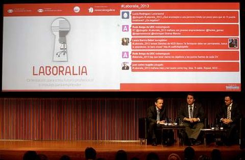 Antonio Abril, Carlos Negreira y Juan Carlos Bugallo, tras su exposición en Laboralia.