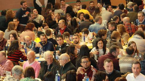 Codillo.M�s de 1.050 comensales se citaron en la Festa do Codillo