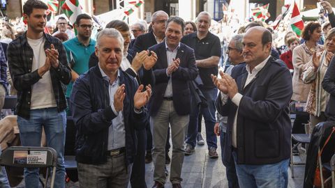 Urkullu y Ortuzar, durante la celebracin del Aberri Eguna.