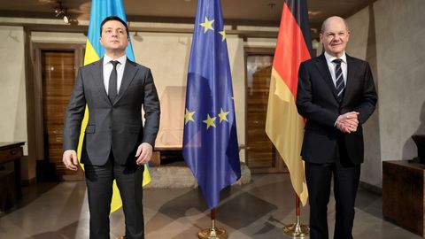El canciller Scholz, este s�bado en M�nich con el presidente ucraniano.  