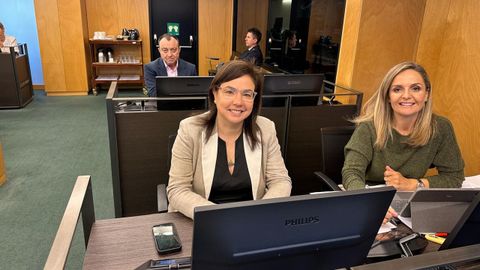 El Grupo Parlamentario Popular, con la diputada Ana Belén Vázquez (izquierda).