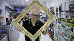 Roberto Cruz, en su tienda de la calle Barcelona, que cerrar la prxima Nochebuena