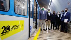 El presidente del Principado de Asturias, Adri�n Barb�n (i), durante los actos de celebraci�n del XX aniversario de la puesta en funcionamiento del funicular de Bulnes