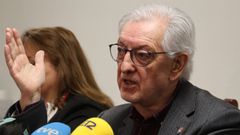 El alcalde, Bello Maneiro (PP) y el portavoz del BNG, Fran Devesa discreparon acerca del nombre del pabell�n y la elecci�n de la calle para el alcalde republicano Celestino Carbia