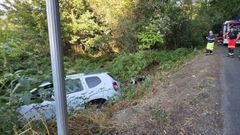 El conductor de un veh�culo que cay� por un terrapl�n en una carretera local de Barbad�s qued� atrapado en su interior