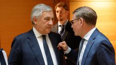 Los jefes de la diplomacia de Italia, Antonio Tajani, y Alemania, Johann Wadephul , durante el Consejo de Exteriores en Luxemburgo.