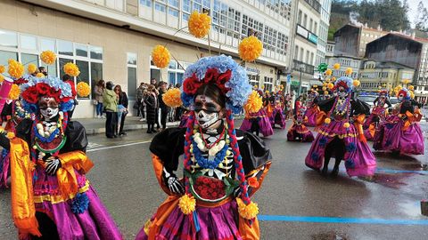 Desfile de Carnaval en Viveiro, que desafi a la lluvia este domingo