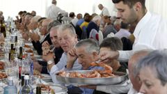 Imagen de una comida organizada por el Concello de Xove para la tercera edad recientemente en el Louzao