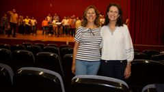 Marga Godoy y Cristina S�nchez, expresidenta y presidenta actual de la Coral Polif�nica O Chopo de Pontevedra, este jueves, en el ensayo con sus compa�eros en la Residencia de Maiores de Campolongo