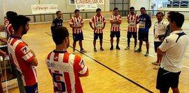 Los jugadores recibieron las consignas de la directiva y del cuerpo t�cnico antes del entrenamiento. 