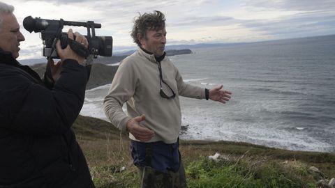 El pescador de Candas, Antonio Santamara Garca ha encontrado este viernes restos humanos en la zona de Cabo Peas, en el concejo asturiano de Gozn, donde el pasado 8 de noviembre se perdi la pista de la psicloga madrilea Sandra Bermejo, de 32 aos