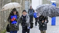 Nieva con abundancia en la capital de Lugo
