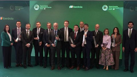 El CEO del grupo Iberdrola, Pedro Azagra, en una foto de familia durante la entrega de los Premios Globales al Proveedor 2025, este mircoles en Bilbao
