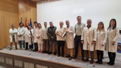 Parte del equipo multidisciplinar del Chuac, con la distincin de planta de la Fundacin Internacional de Osteoporosis