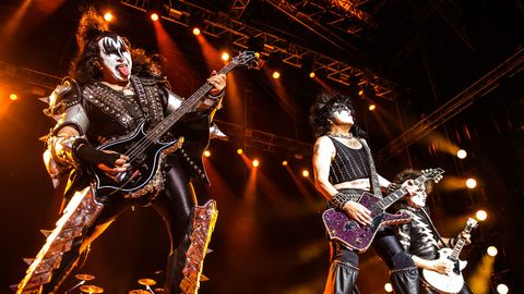 Kiss en concierto en el estdio municipal de Oeiras, en Portugal