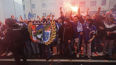 Recibimiento al Real Oviedo antes del partido de playoff contra el Eibar
