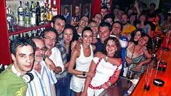 Todos los que fueron camareros del Musara�a estuvieron sirviendo copas en la noche homenaje a Tino Abad