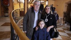 Eloy, Carmen y Luc�a forman parte de una familia cofrade en la que, seg�n destacan, �en Semana Santa no hay horarios�