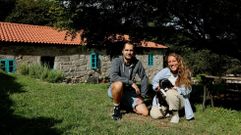 Joseba y Luc�a, que cambiaron San Sebasti�n por una aldea de Cotobade, donde compraron y restauraron una vivienda.