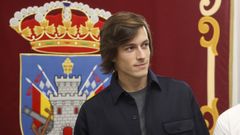 El futbolista �lvaro Carreras acudi� a Ferrol para inaugurar el alumbrado navide�o