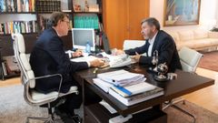 Imagen de archivo de una reuni�n mantenida entre el presidente de la Xunta y el alcalde de Ribeira