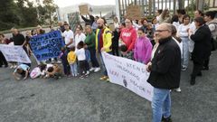 Protesta de familias hace unos das, delante del centro educativo