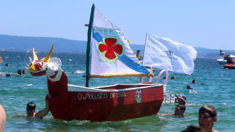 Festa da Dorna: Rejata de Embarcasi�ns feitas a machada e pan de millo na playa de Coroso