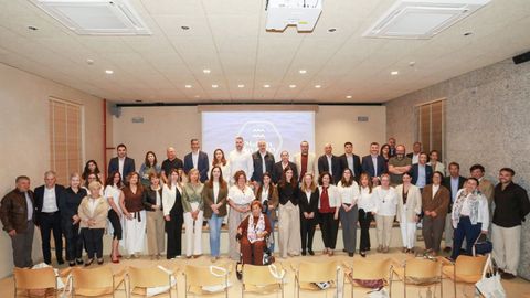 Foto de familia de los participantes en el foro Mulleres dos Mares, celebrado en Vigo.