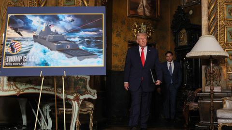 Trump, durante la presentaci�n de los nuevos buques militares que llevar�n su nombre