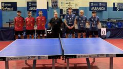 Los jugadores del Borges y el Arteal, antes de comenzar el partido