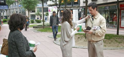 Una cuestaci�n de la Asociaci�n Espa�ola Contra el C�ncer realizada en Pontevedra. 