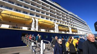 Crucero Spirit of Adventure atracado en el puerto de Mar�n
