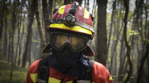 La UME trabaja en la extincin del incendio en Las Regueras