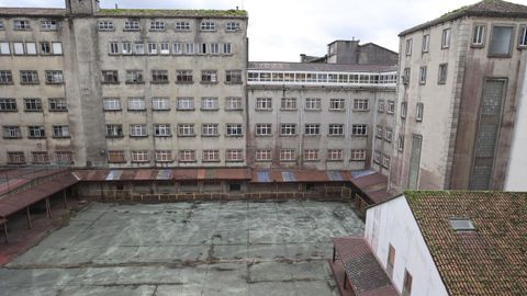 Imagen de la trasera del antiguo edificio del colegio Peleteiro, que daba al patio