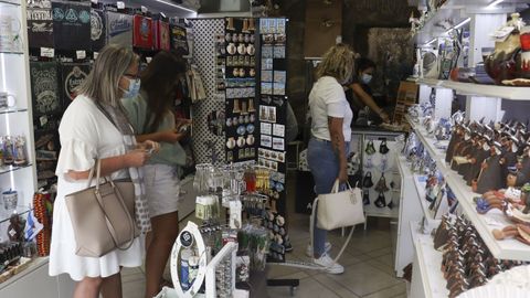 Agasallo, situada en la plaza de la Peregrina de Pontevedra, es una de las tiendas de souvenirs de la ciudad