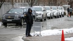 Coches diplom�ticos aparcados frente a la embajada de Estados Unidos en Kiev, Ucrania