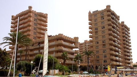 Con un vago parecido a aquellos juegos de Exn Castillos, este hotel de la Manga figura entre los menos apreciados por los internautas