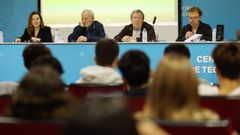 Mari �ngeles Garc�a, Paco Trigo y Xulio Pardellas, este martes, en el sal�n de actos del CGTD en Pontevedra