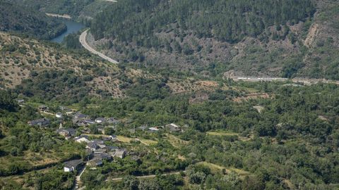 La aldea de Peites, vista desde la mina