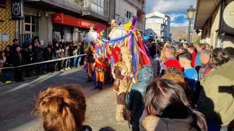 Viana acoge la mayor mascarada de la pennsula Ibrica.Entroido Ribeirao de Santiago de Arriba, en Chantada, en el desfile.