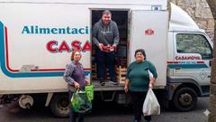 Alberto Par�s Berm�dez, de una tienda de alimentaci�n de A Picota que tienen venta ambulante por aldeas de Mazaricos