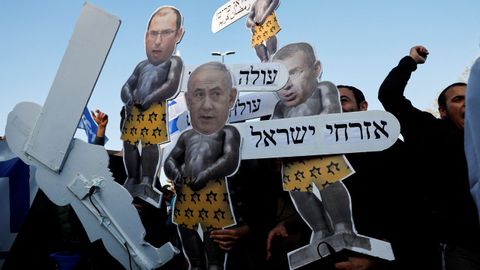 Carteles representando a Netanyahu y al ultraderechista Ben-Gvir en la protestas contra la reforma judicial.