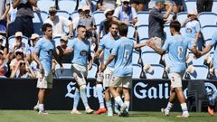 Los jugadores del Celta celebran el gol de su equipo ante el M�laga.