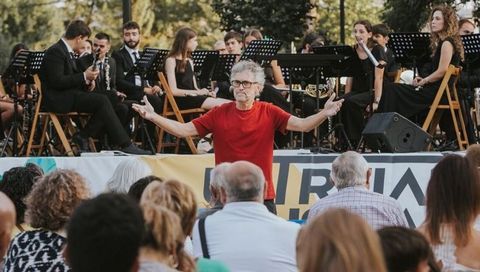 Cndido Paz y la Banda de Msica de Sarria en el festival Ultreia et Suseia
